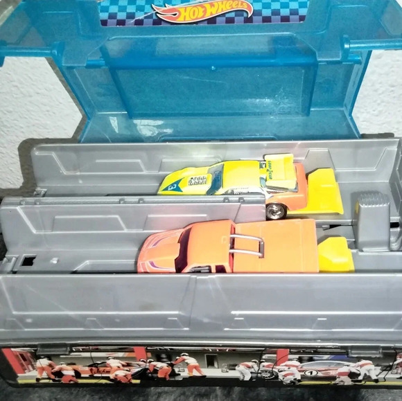 Hotwheels race truck&car bundel - Picture 5 of 9